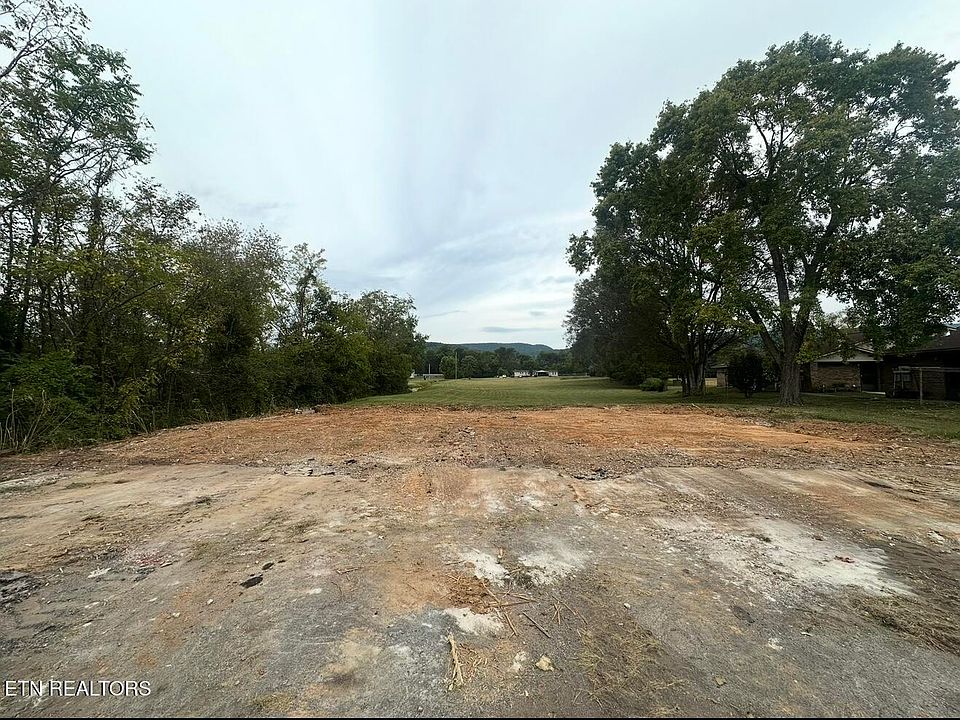 2nd image of 3269 Market St