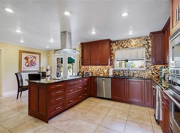 4th image of 117 Chateau Latour Dr