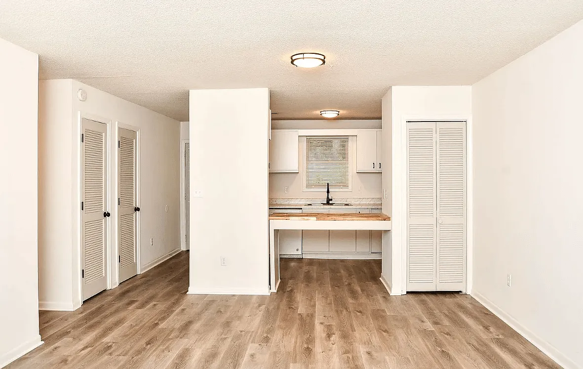 Wethington Place, 2 Bedroom 1.5 Bath — Photo 3