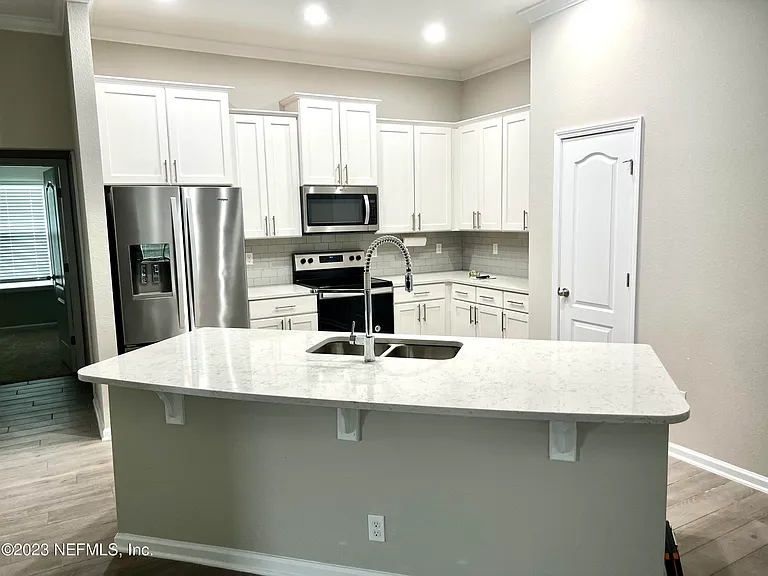 574 Northside Dr S — Photo 10