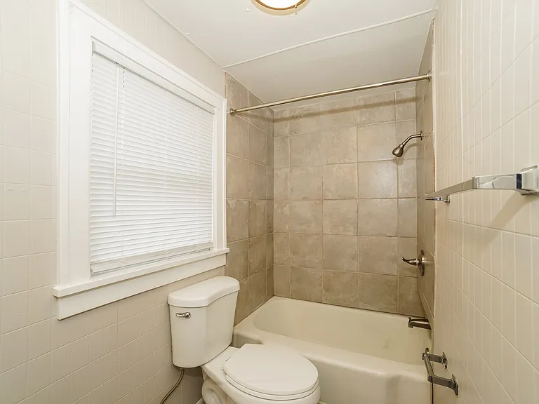 1078686_026_main_bathroom_13538889.jpg