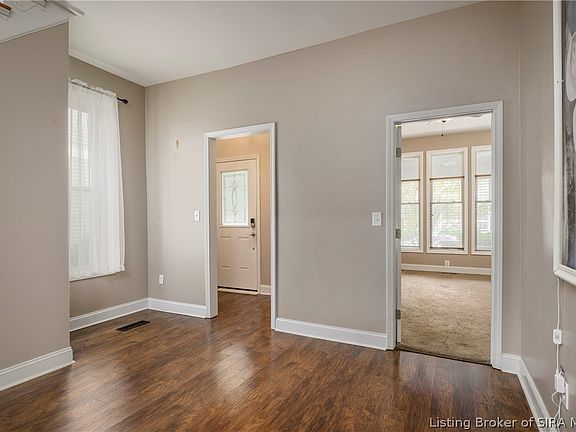 4th image of 617 E Elm Street