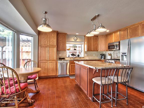 4th image of 8966 Mariposa Ave