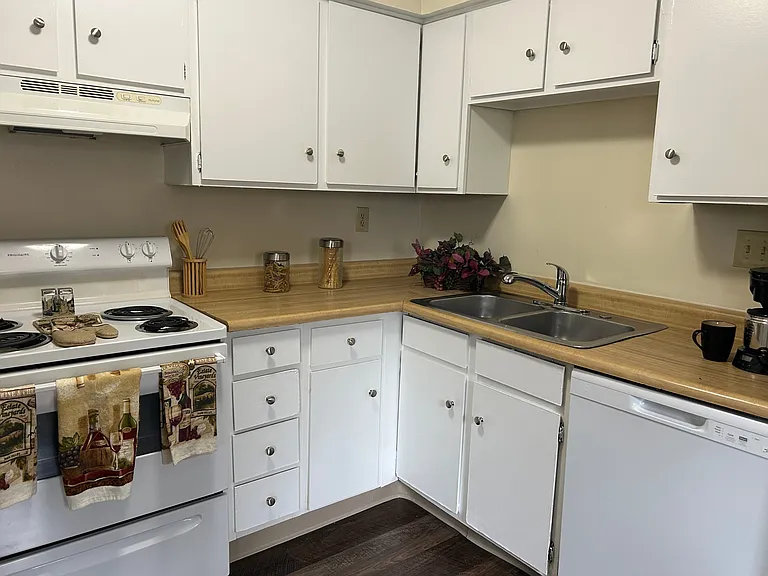 5486 Camelot Dr #26 — Photo 6