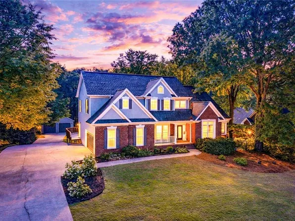 185 Amberbrook Cir, Grayson, GA 30017