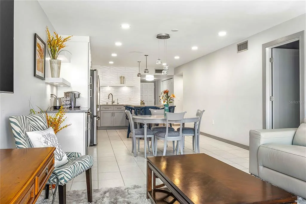 2 bed, 2.0 bath, 1090 sqft, $2,500 — Photo 4