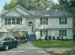 25 Yerk Ave, Ronkonkoma, NY 11779