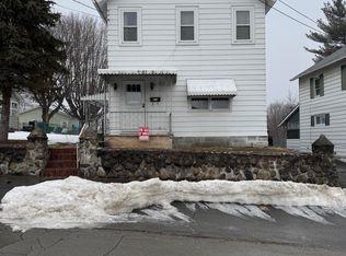 21 Maple St, Jermyn, PA 18433