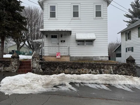 21 Maple St, Jermyn, PA 18433