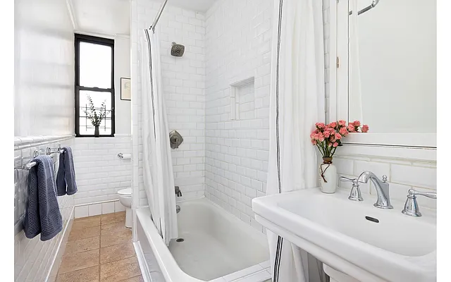 Sold by Douglas Elliman | media 15