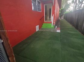 10861 NW 22nd Ct, Miami, FL