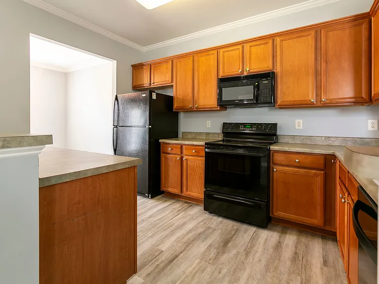 301 Danbury Ct — Photo 6