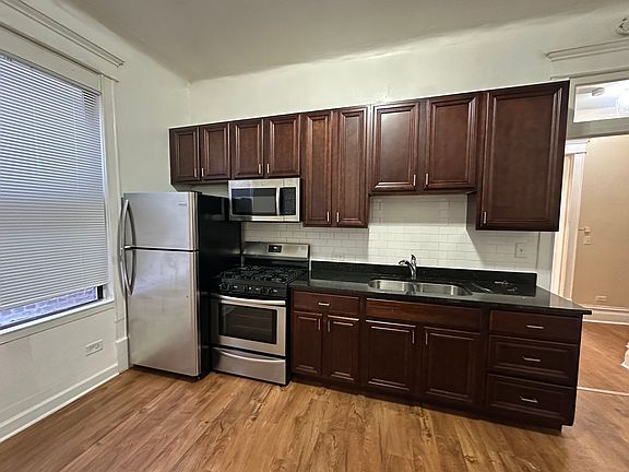 3rd image of 1011 S Oakley Blvd APT 1F