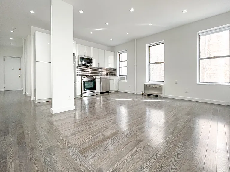 261 W 21st St #9 — Photo 1