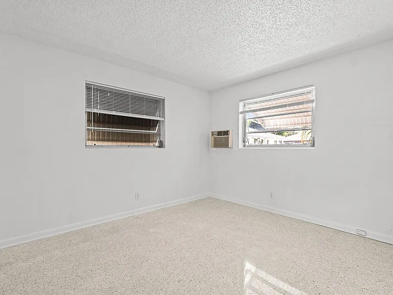 211 Sunrise Ave #5 — Photo 16
