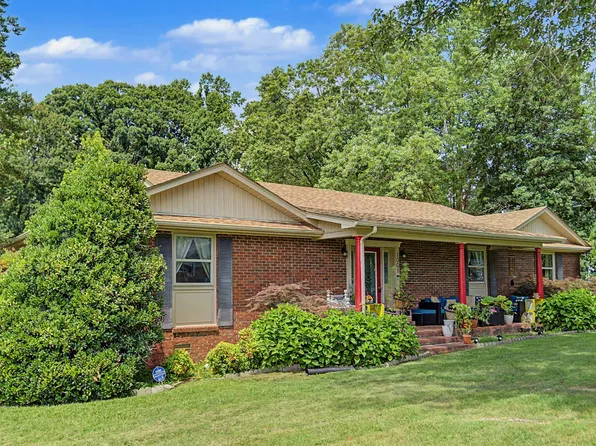 1001 Due West Cir, Lafayette, TN 37083