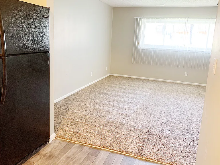 Oak Creek Apartments — Photo 11
