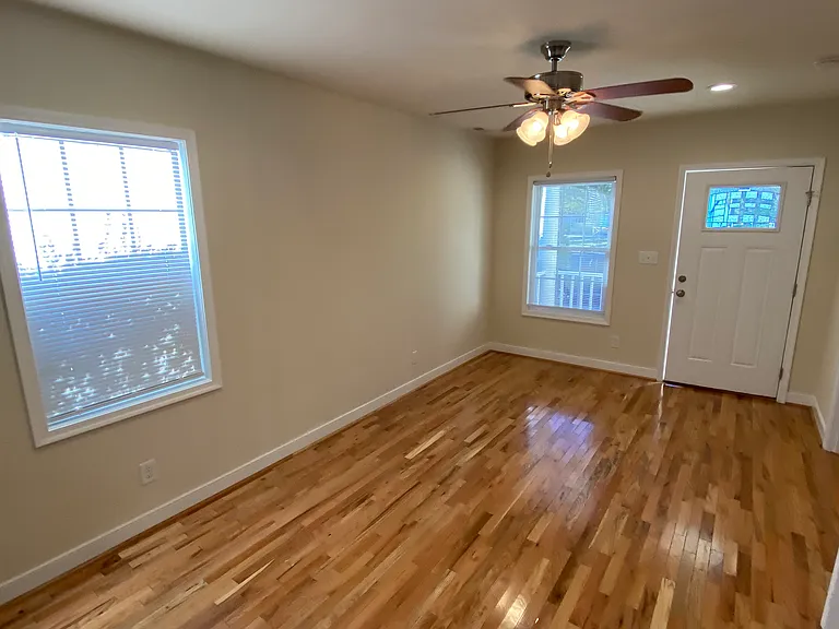 3200 Rosewood Ave — Photo 34