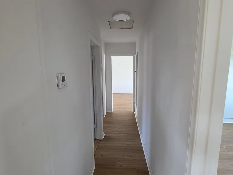 718 S Barclay Ave — Photo 3