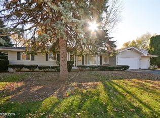 822 Longmeadow Dr, Geneva, IL 60134