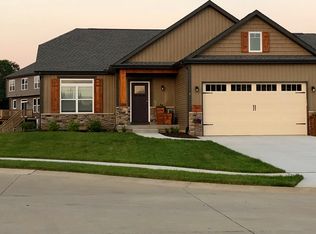 5 William Ct, Le Claire, IA 52753
