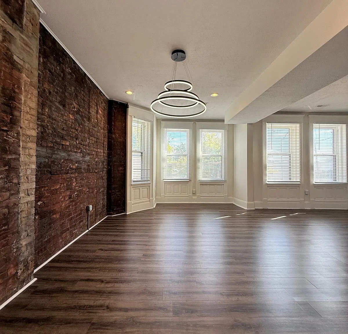 1 bed, 1000 sqft, $1,699 — Photo 4