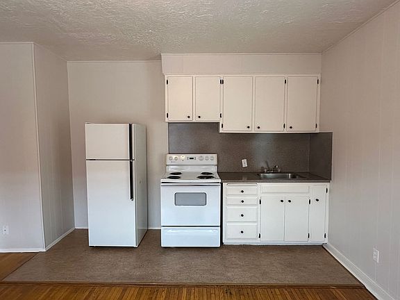 5th image of 635 NE Randall Ave #212