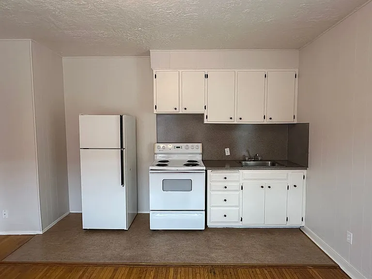 635 NE Randall Ave — Photo 5