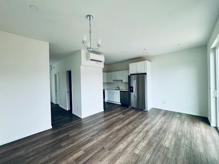 226 N Madison St — Photo 4