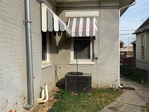 3rd image of 805 Court St