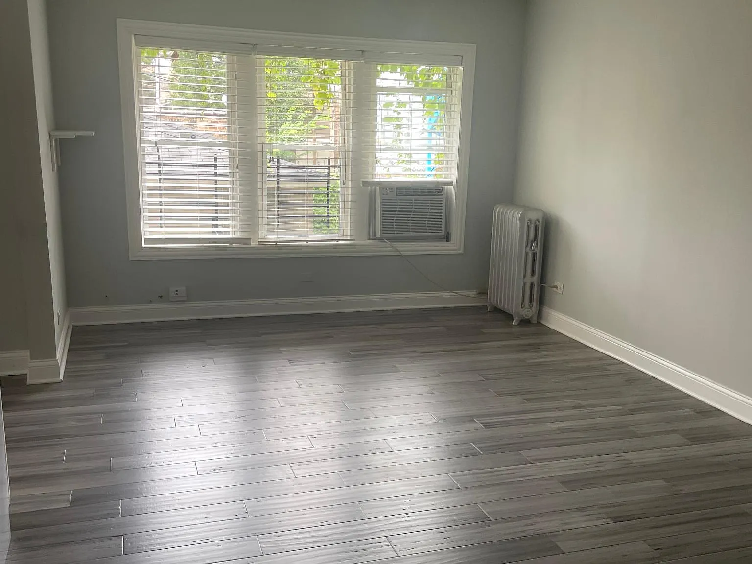 2308 W Granville Ave — Photo 4