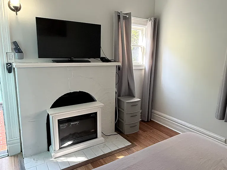 118 1st St #6 — Photo 9