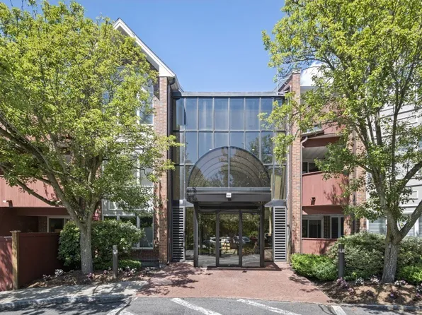 100 Rosemary Way APT 136, Needham, MA 02494