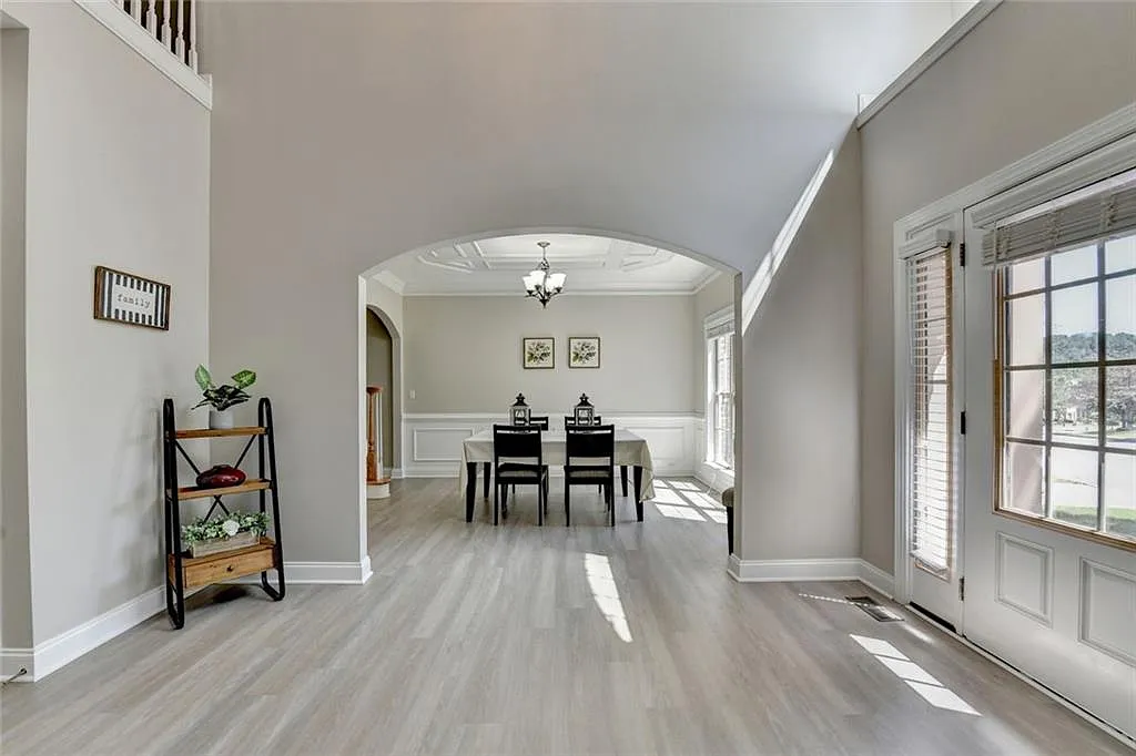 5 bed, 4.0 bath, 3892 sqft, $3,800 — Photo 4