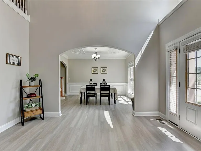 4805 Shelbourne Dr — Photo 4