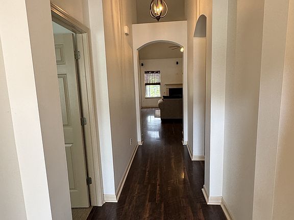 5th image of 4237 Longfellow Dr