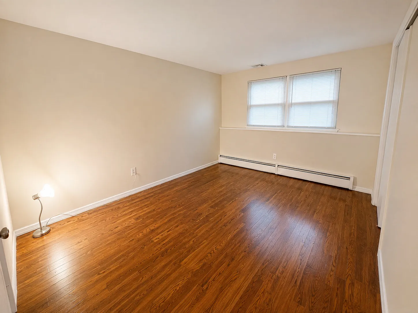 4 bed, 2.5 bath, 2035 sqft, $5,000 — Photo 2