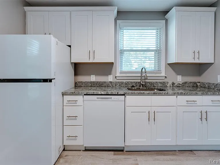 31979 Kathryn St — Photo 23