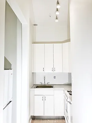 Rented by R New York | media 24