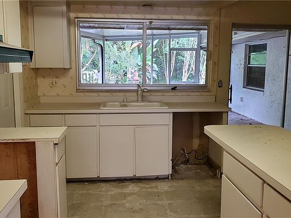 2nd image of 893 Stirling Dr