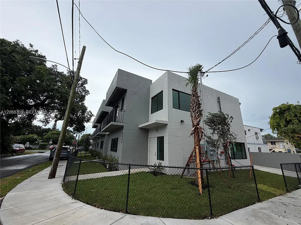 6480 NE 1st Ave #6480