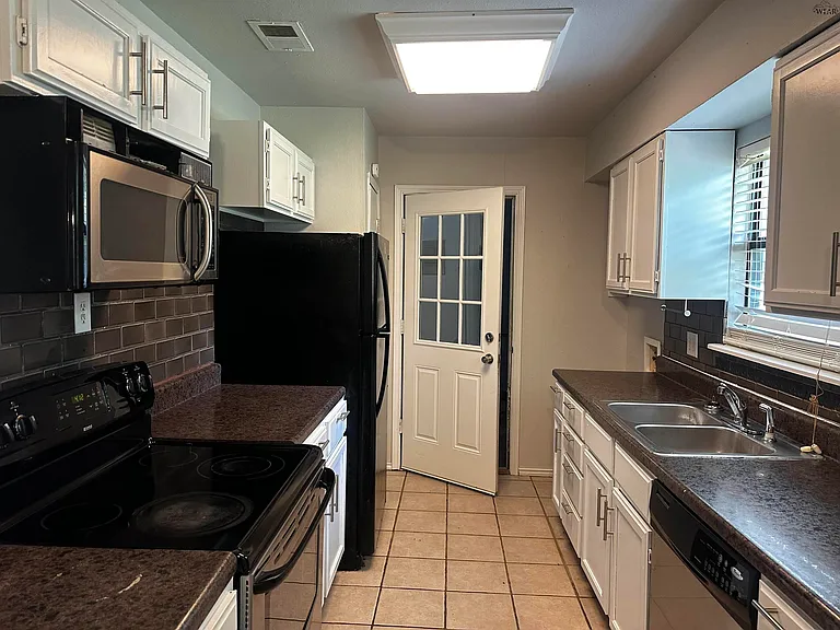 4618 Cove Rd — Photo 5