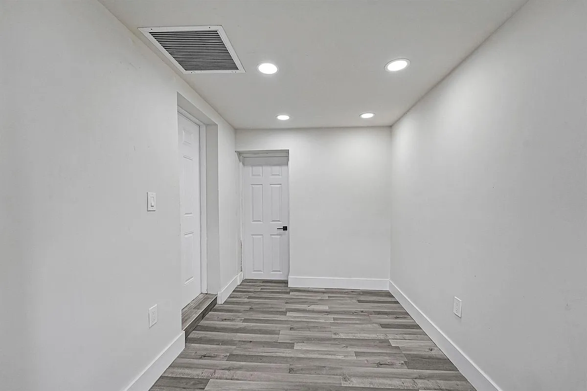 Building Photo - 8229 NW 1st Pl #1