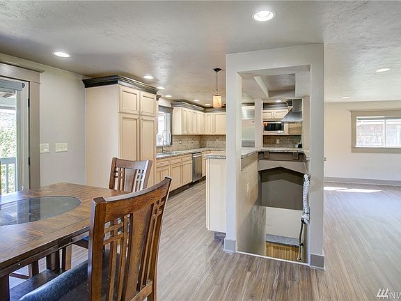5th image of 2712 Highland Dr