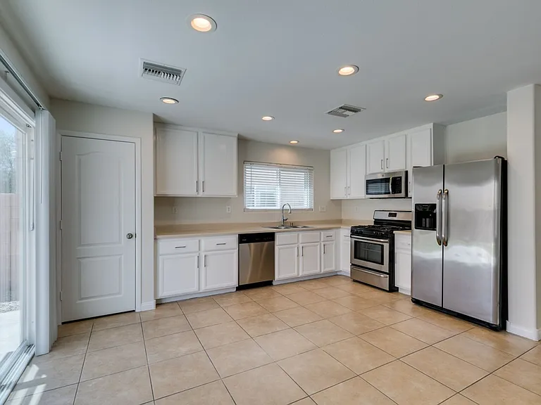 8660 Painted Horseshoe St — Photo 38