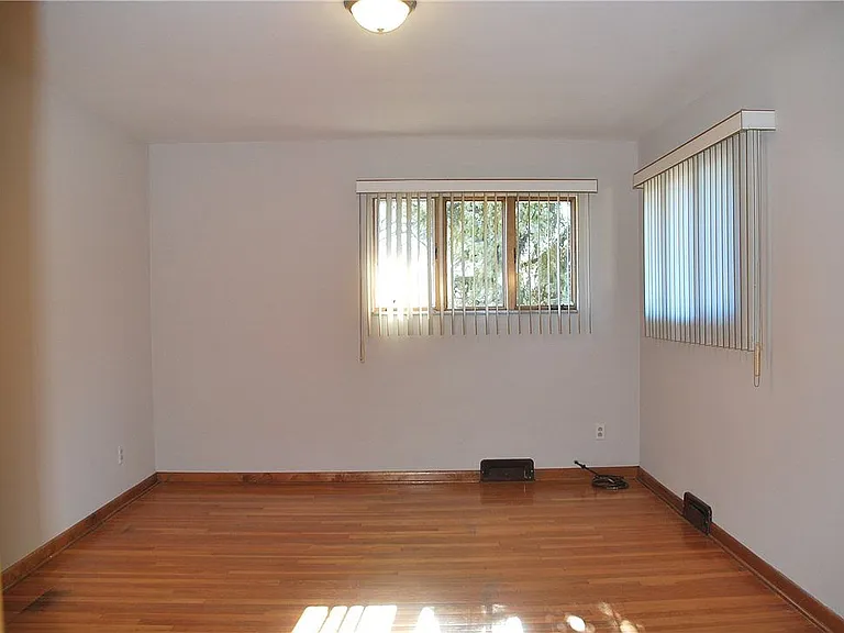 13 Carleton Dr — Photo 6