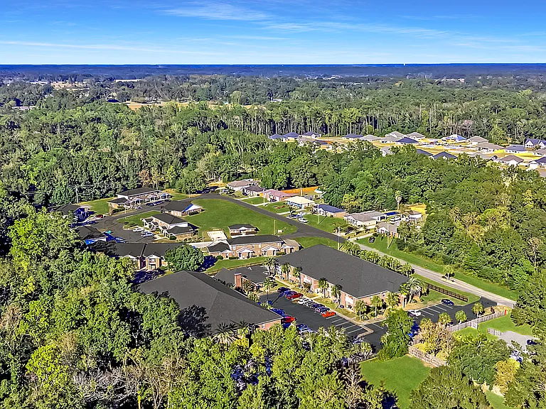 Robertsdale Village Apartments — Photo 8