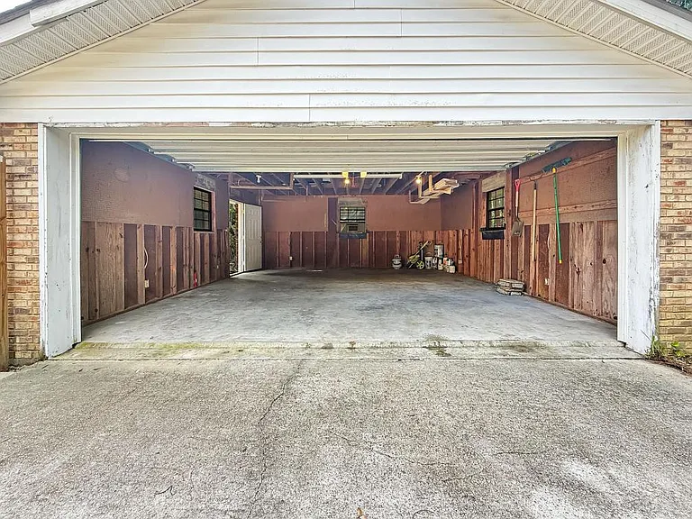 726 W Lakeshore Dr — Photo 17