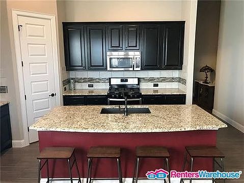 3rd image of 7009 Leonardo Dr