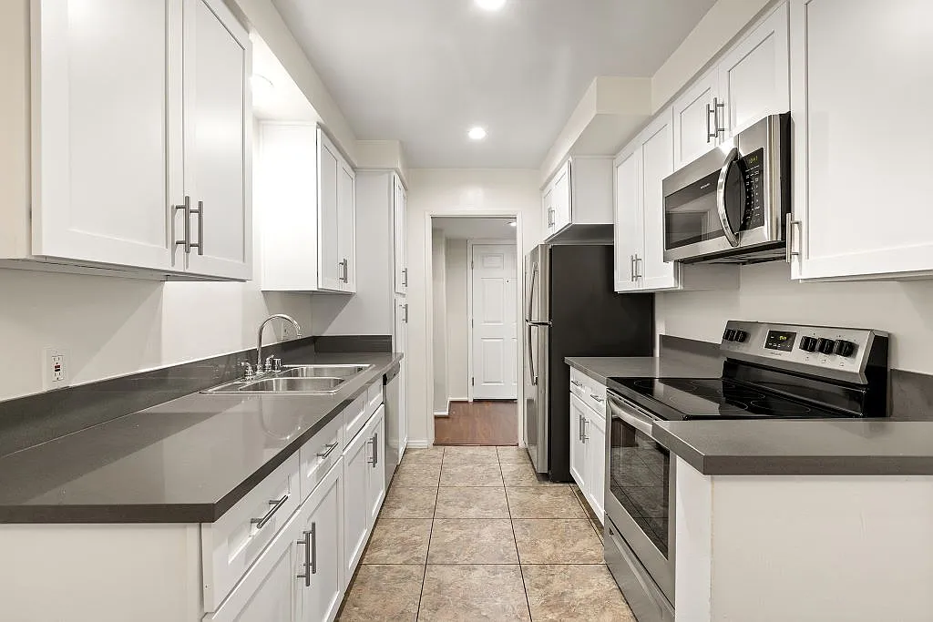 White Oak Terrace Apartments — Photo 4